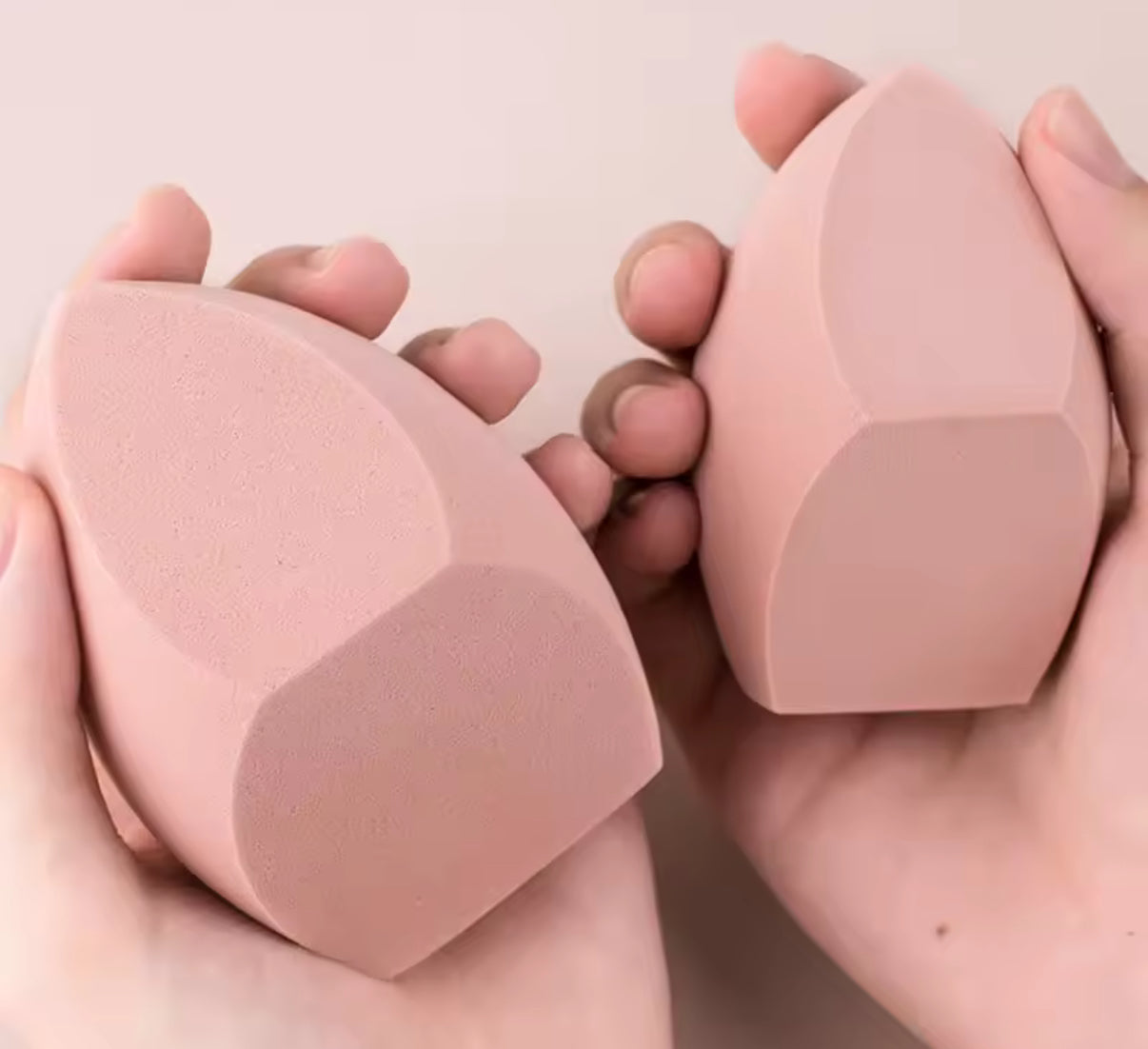 LuxePulse Soft-Blend Makeup Sponge (Random Color)