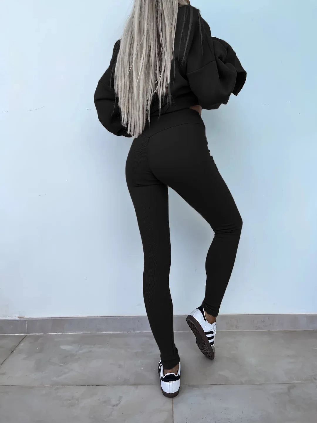 Trendy Two-Piece Tracksuit – Comfortable & Stylish - Luxepulse