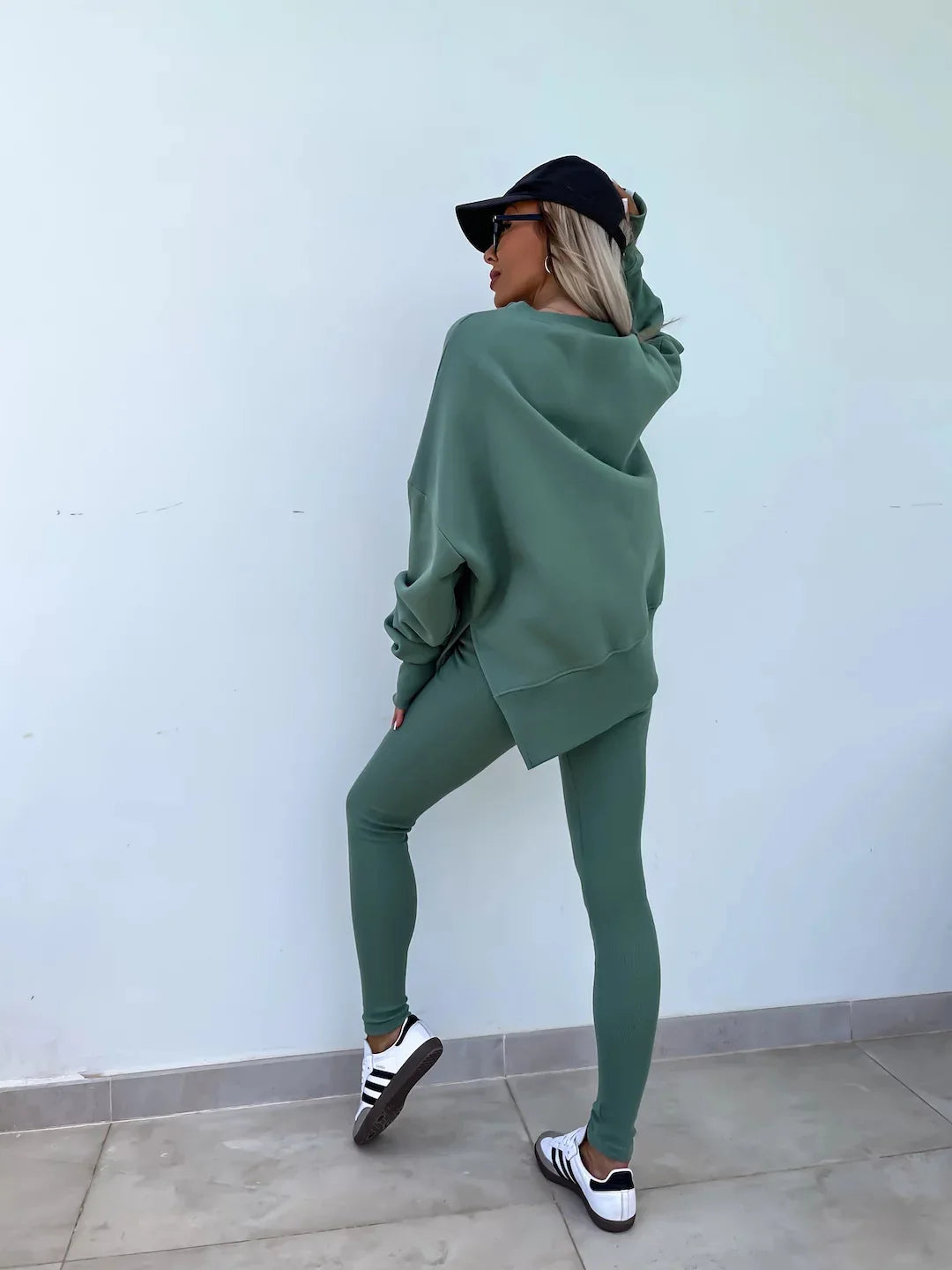 Trendy Two-Piece Tracksuit – Comfortable & Stylish - Luxepulse